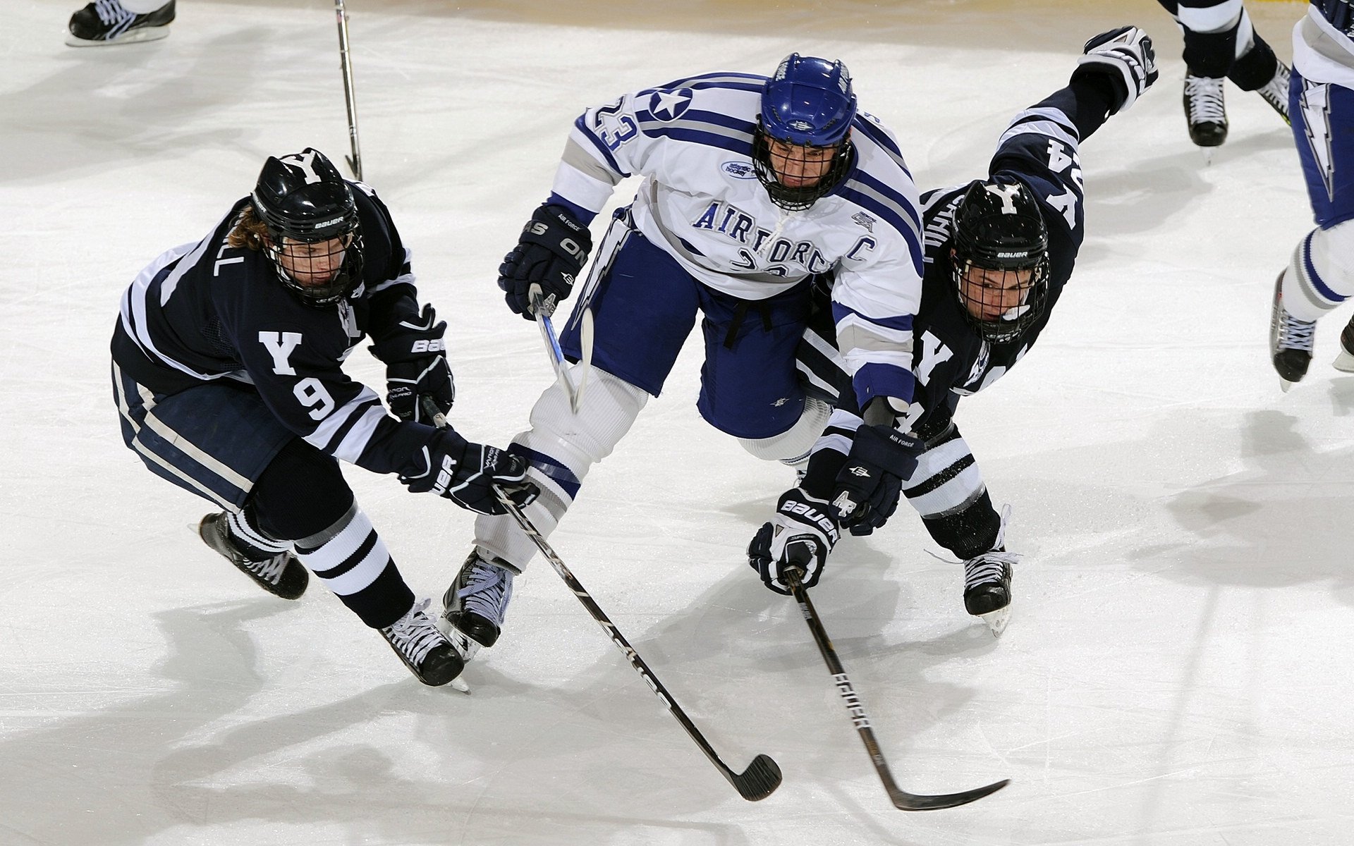 特色夜光跑步音乐节，青春在光影中跃动，夜光跑道